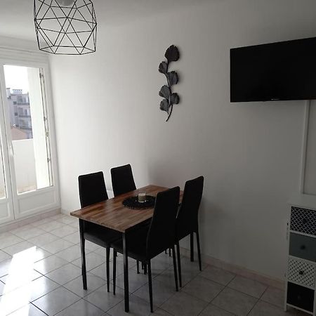 Appart 2/4 Pers Proche Centre Avec Balcon, Parking Narbona Exterior foto