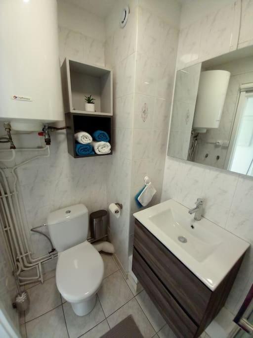 Appart 2/4 Pers Proche Centre Avec Balcon, Parking Narbona Exterior foto